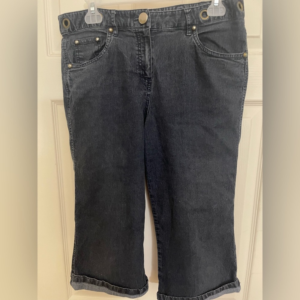 Women's New Directions Blue Jean Capris Size 8. Check Photos For Condition
